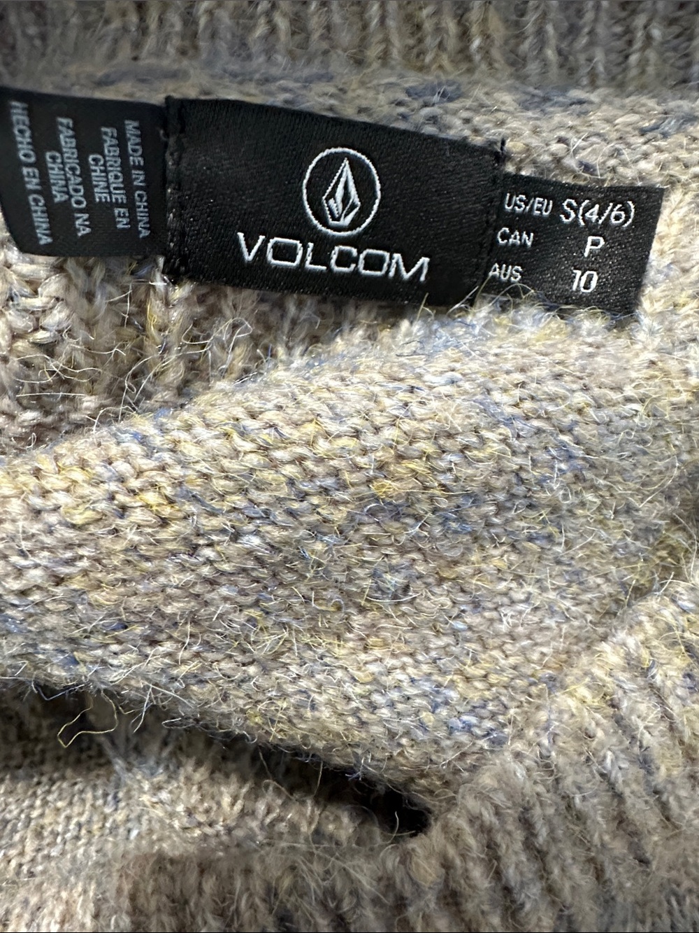 🏰 Volcom Oversized Sweater - Picture 3 of 3
